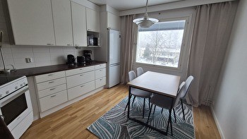 SIISTI JA RAUHALLINEN HUONE ANNALASSA – HETI VAPAA 🙂