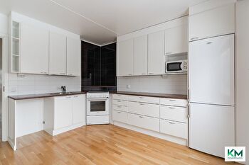 Huone Annalassa (naiset)| | 11-17m2 | 395€-465€