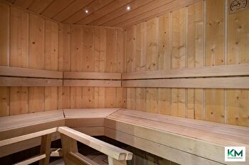 Huone Annalassa (naiset)| | 11-17m2 | 395€-465€