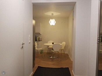 Huone keskustasta 1.3 alkaen