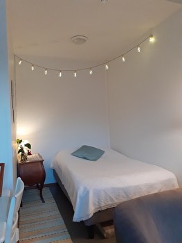 Renting a furnished room from shared apartment for the summer to women