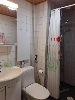 Renting a furnished room from shared apartment for the summer to women