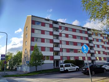 Kodikas 30,5 neliön kalustettu yksiö erillisellä keittiöllä