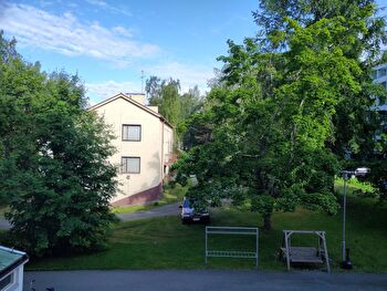 Kodikas 30,5 neliön kalustettu yksiö erillisellä keittiöllä