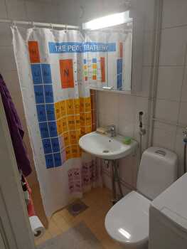 Huone kolmiosta vuokrattavana kesän ajaksi