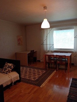 Kalustettu huone opiskelijatytölle Nekala