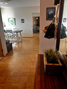 Vuokralle tarjotaan 130 m² läpitalon asunto Tampereen ydinkeskustassa