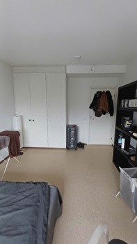 Huoneen pysyvä vaihto / vuokrattavana täysin kalustettuna