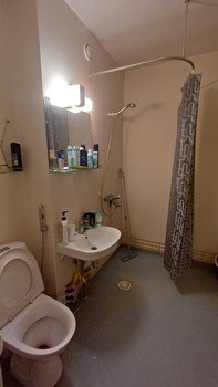 Huoneen pysyvä vaihto / vuokrattavana täysin kalustettuna
