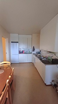 Huoneen pysyvä vaihto / vuokrattavana täysin kalustettuna
