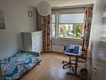 Furnished room (x2) available from mid May for women
