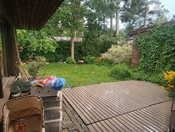 Huone tilavassa rivitalohuoneistossa