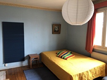 Yläkerran huone + oma wc Tampere Lamminpää