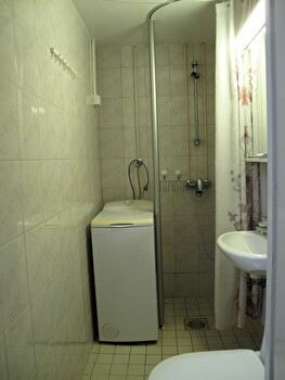 Edullinen, kalustettu  45 m2 kaksio kivitalosta
