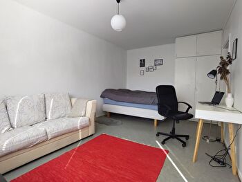 Cozy 30.5 sq. m. furnished studio apartment with a separate kitchen