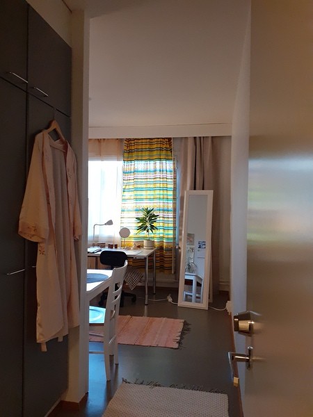 Renting a furnished room from shared apartment for the summer to women